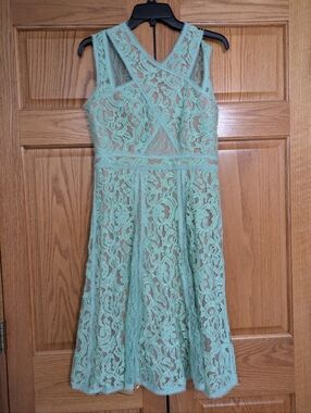 BCBG Max Azria Mint Green Lace Dress – Size 8